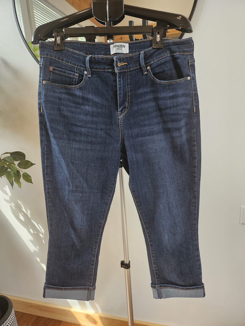 Denizen from Levi's Women's Dark Blue Cropped Jeans